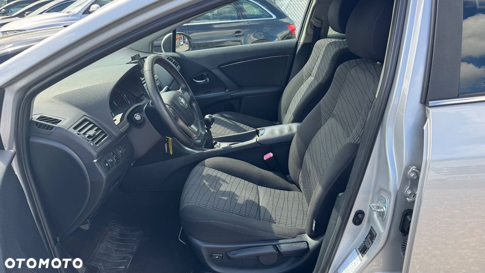 Toyota Avensis 1.8 Sol NAVI - 25