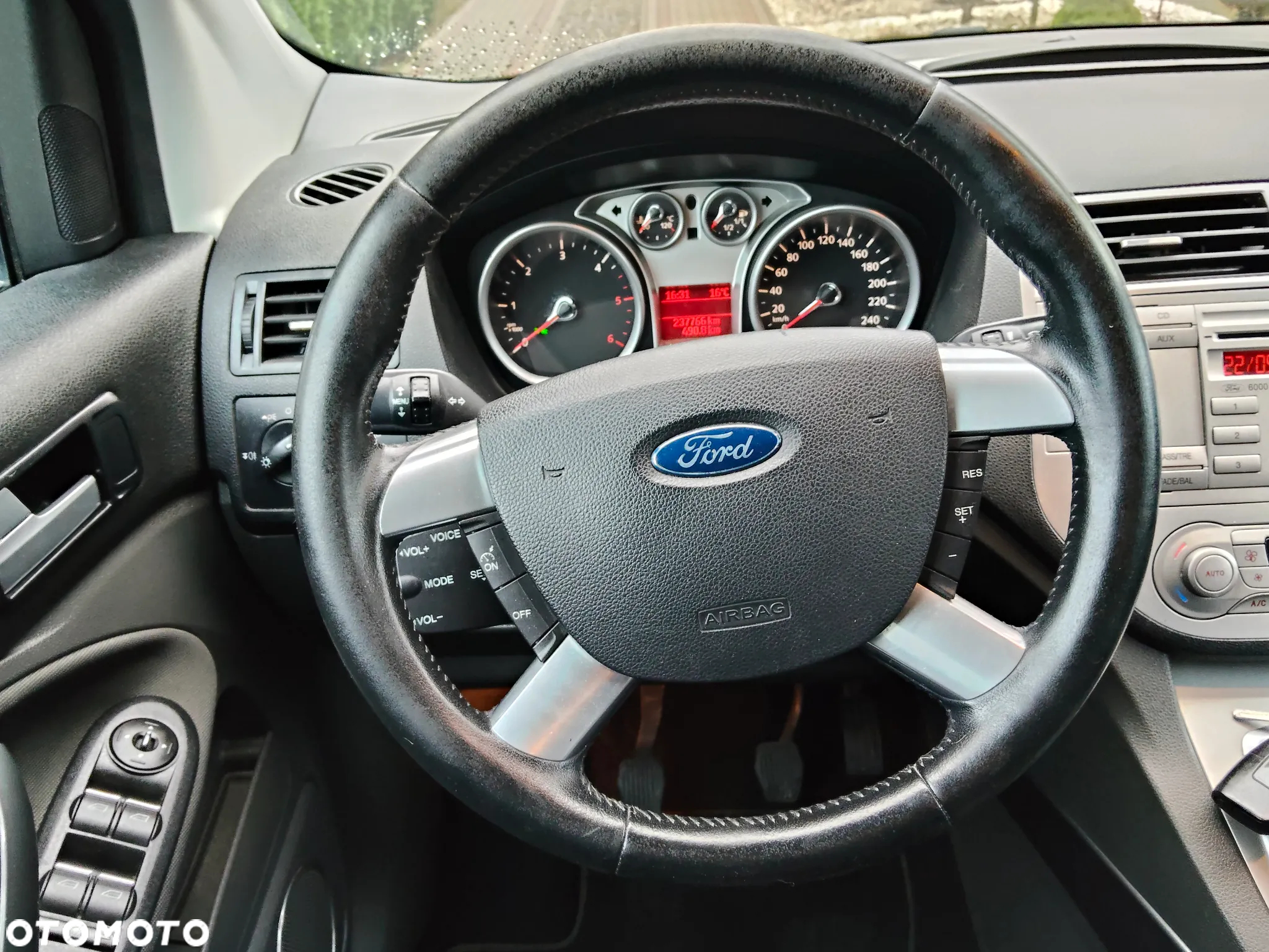 Ford Kuga 2.0 TDCi 4x4 Trend - 27