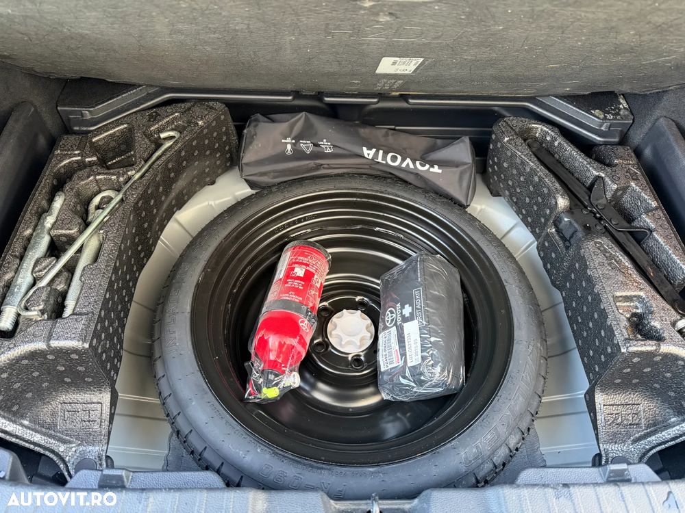 Toyota Corolla 1.8 HSD Business - 22