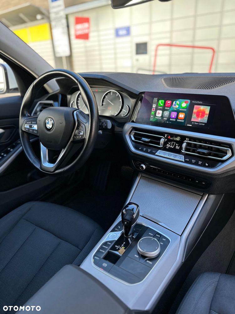 BMW Seria 3 318d Touring Advantage - 27