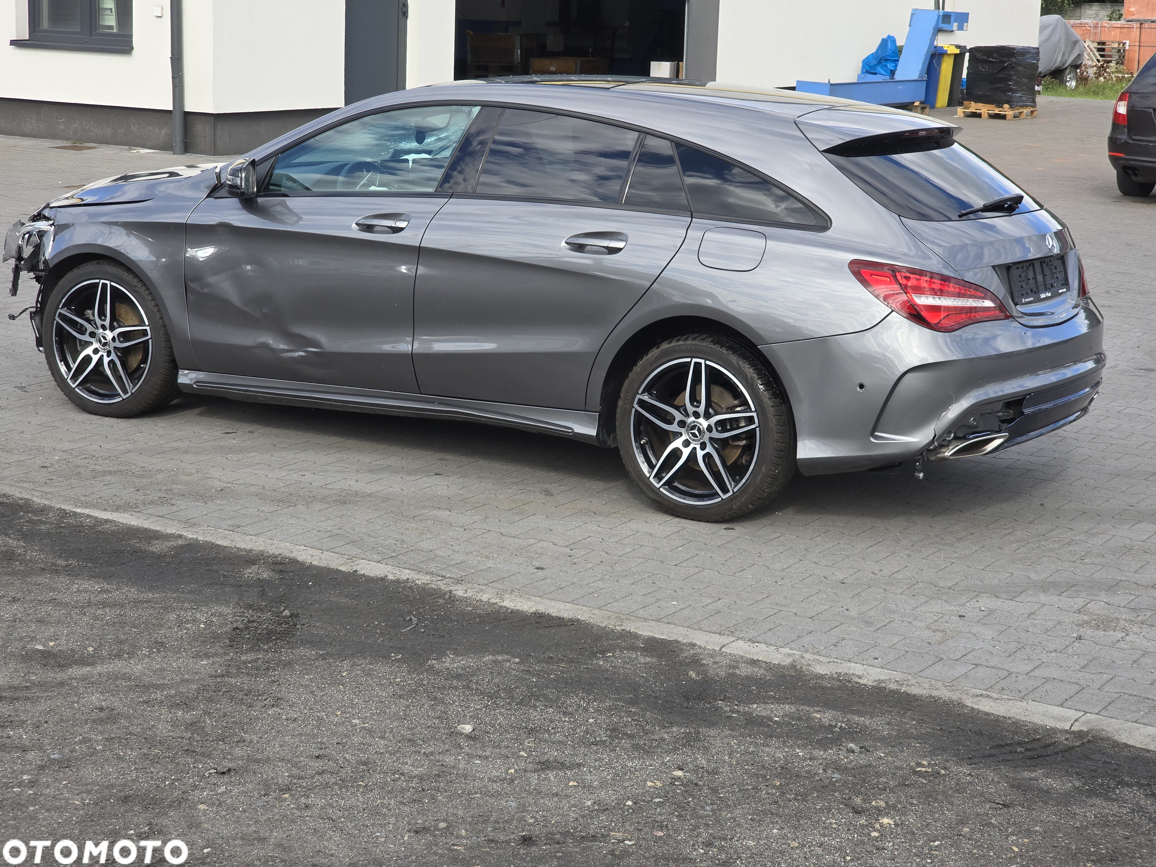 Mercedes-Benz CLA Shooting Brake 180 AMG Line - 4