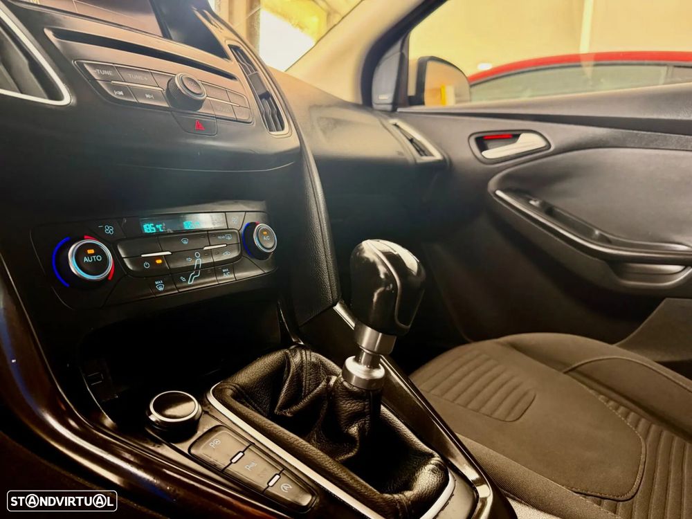 Ford Focus SW 1.5 TDCi EcoBlue Titanium - 8