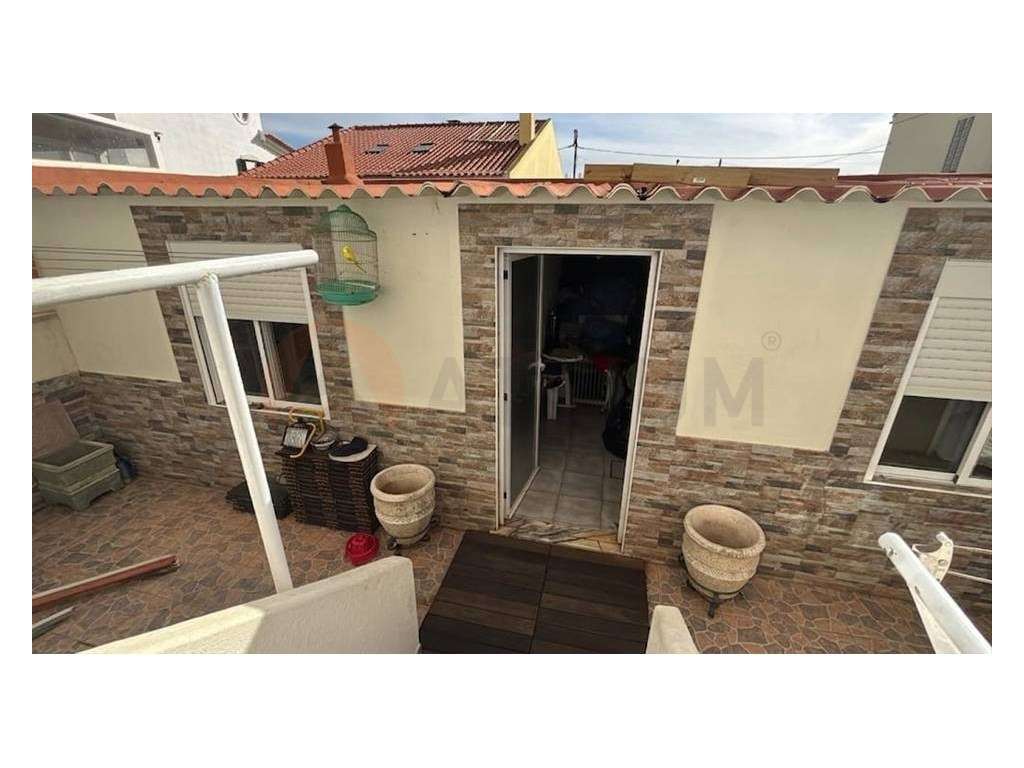 T3 Totalmente Remodelado no Montijo com Quintal e Anexo T0 - Grande imagem: 4/15