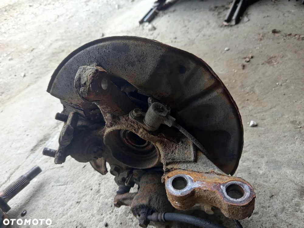 Toyota Avensis T25 1.8 tarcza zacisk piasta - 5