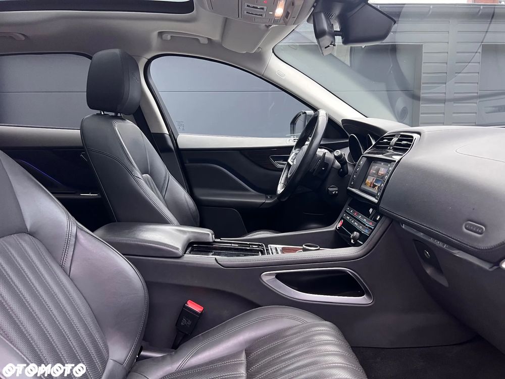 Jaguar F-Pace 25d AWD Portfolio - 20