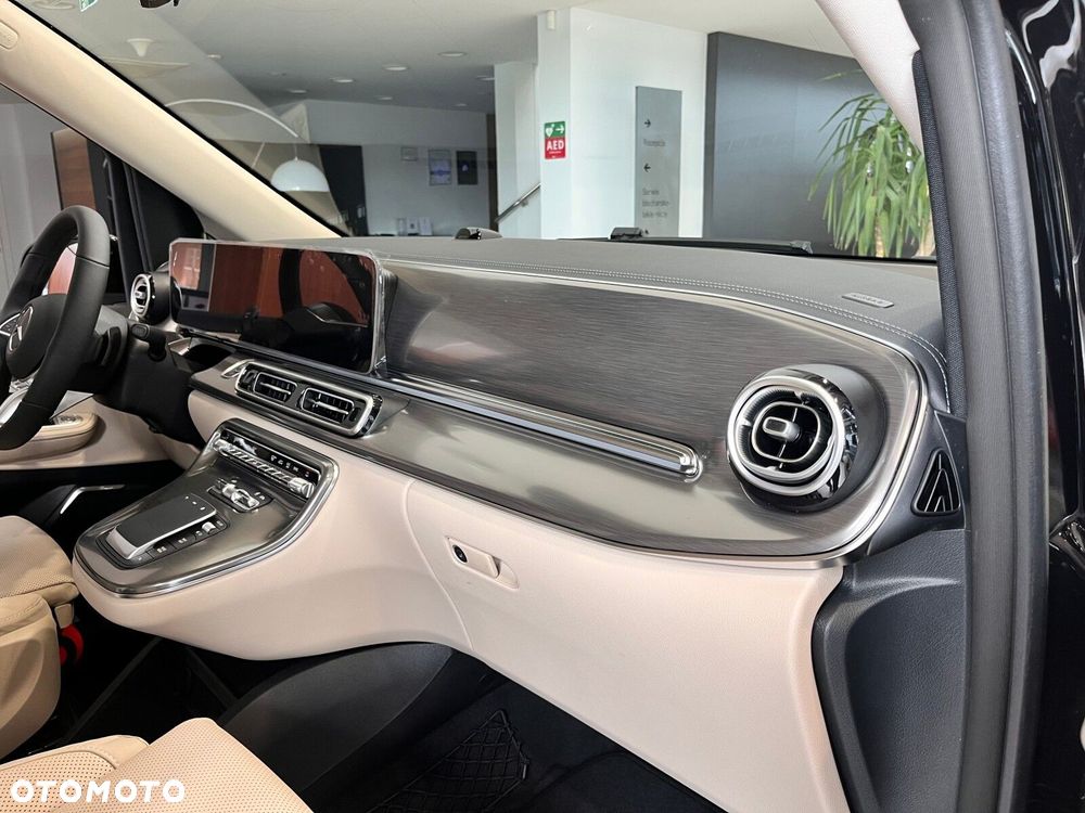 Mercedes-Benz Klasa V - 28