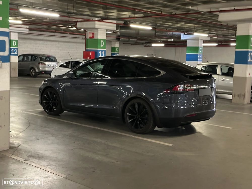 Tesla Model X - 26