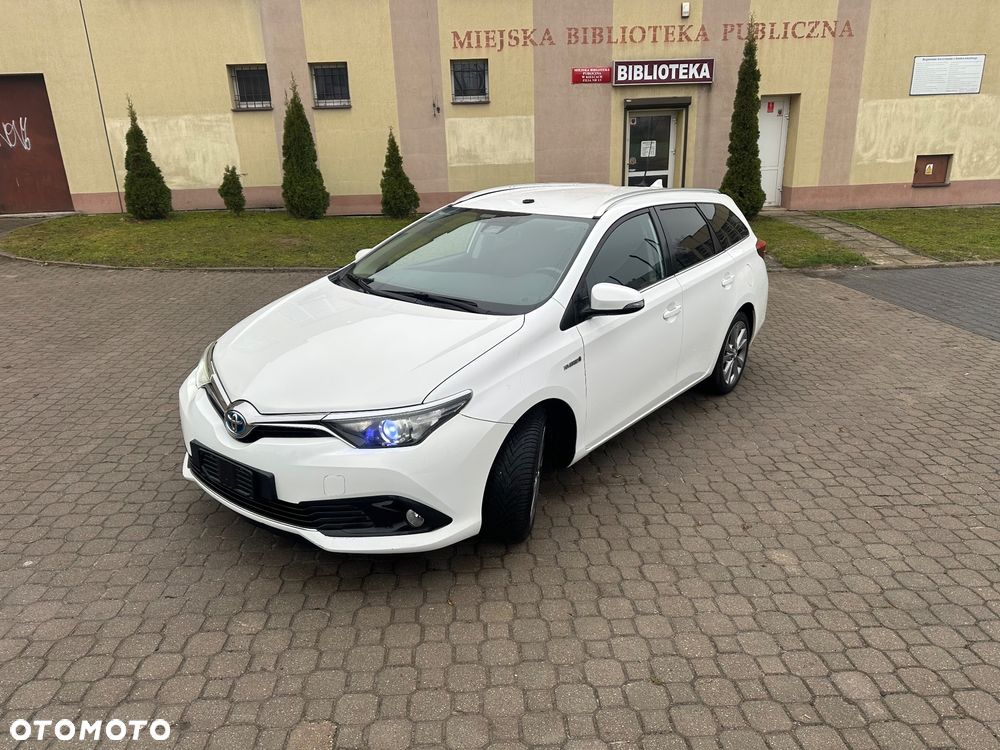 Toyota Auris 1.8 HSD Sol - 1