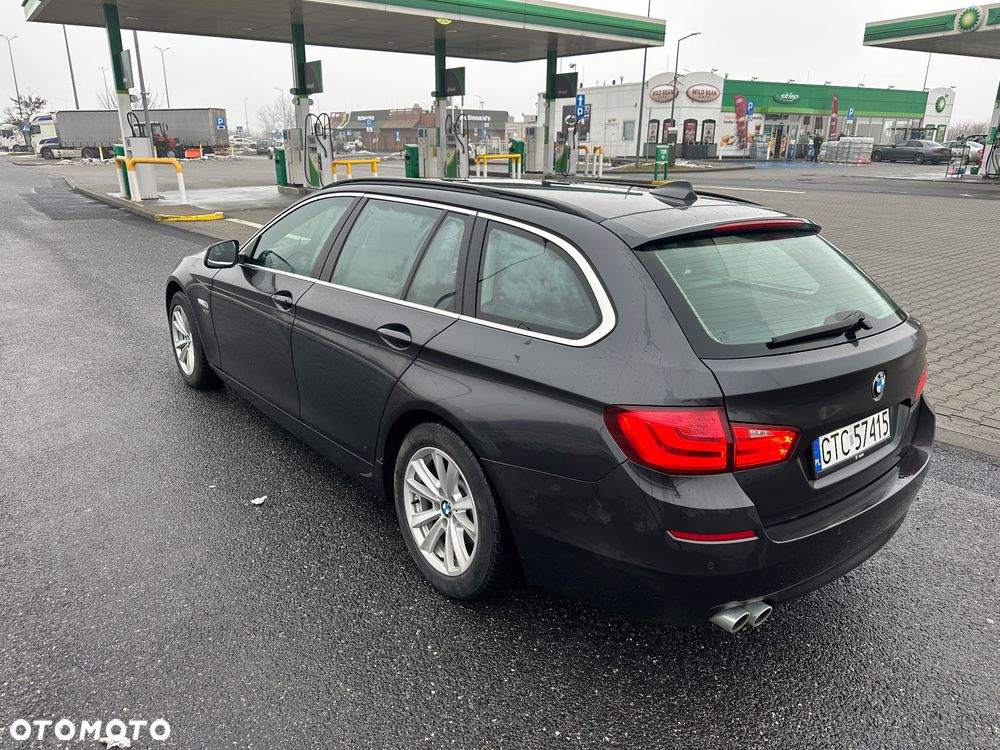 BMW Seria 5 525d xDrive - 11
