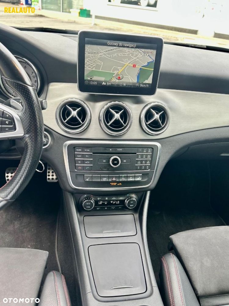 Mercedes-Benz GLA - 21