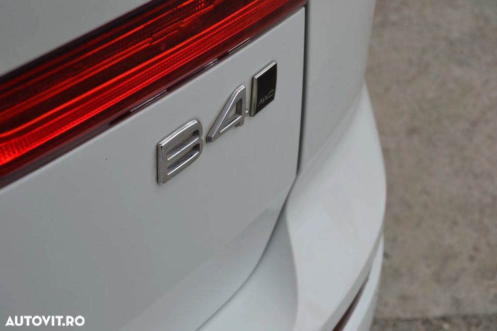 Volvo XC 60 B4 D AWD Geartronic Momentum Pro - 34