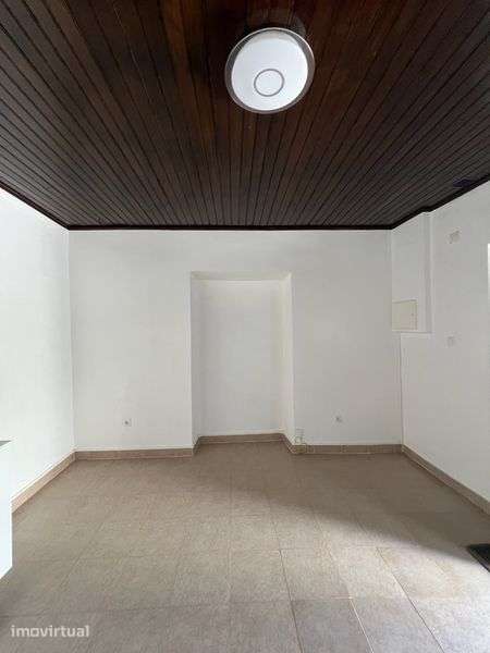 Arrenda-se T0 independente - Grande imagem: 2/4
