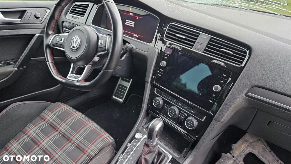 Volkswagen Golf VIII 2.0 TSI GTI DSG - 13