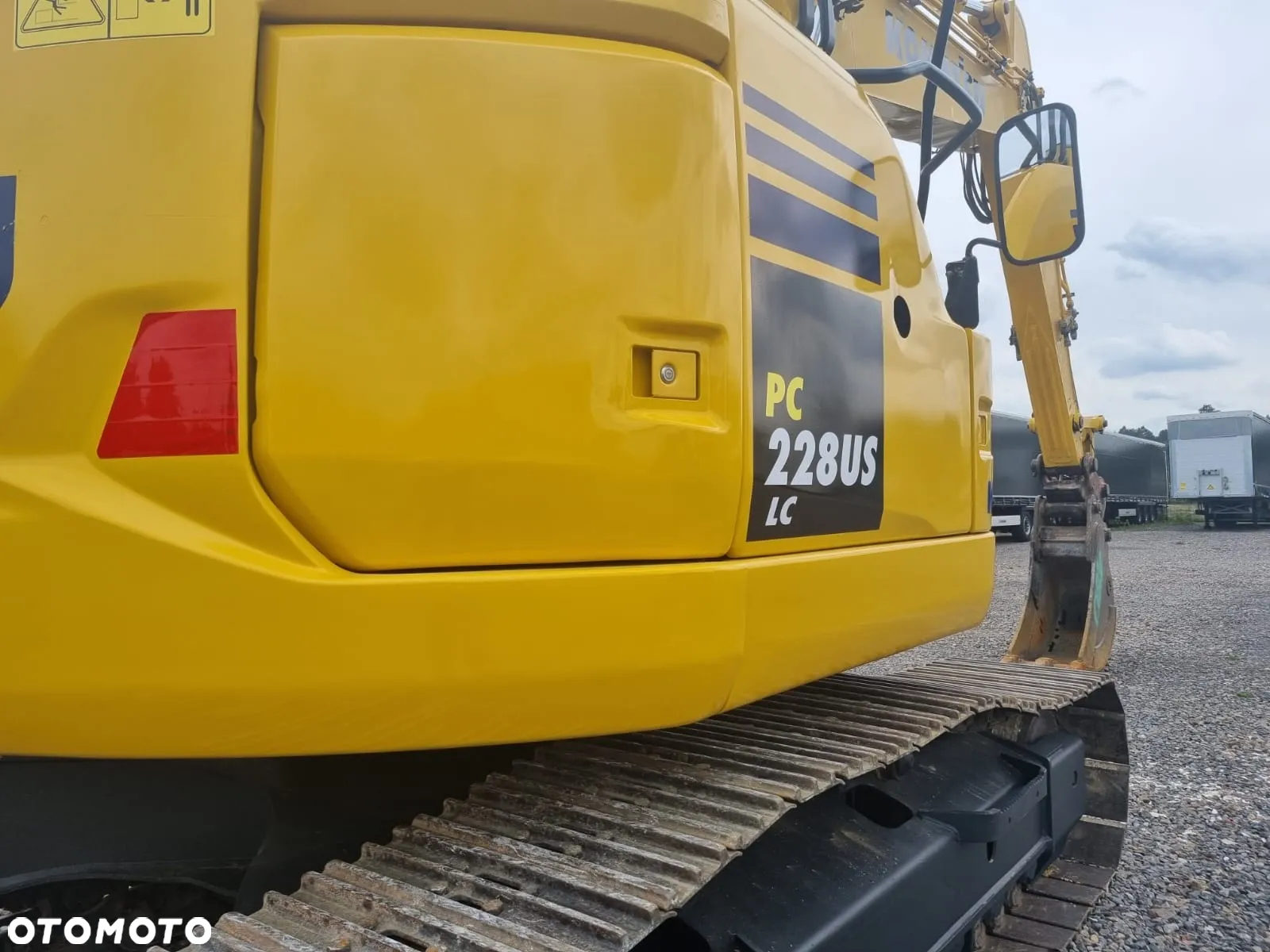 Komatsu PC 228 - 17