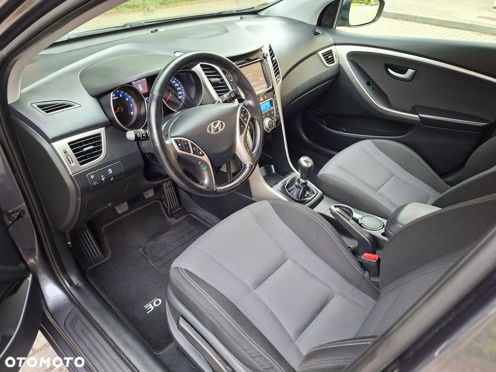 Hyundai i30 blue Kombi 1.6 GDi Passion - 13