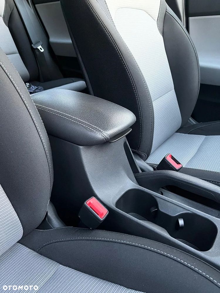 Hyundai i30 1.6 D Classic + - 24