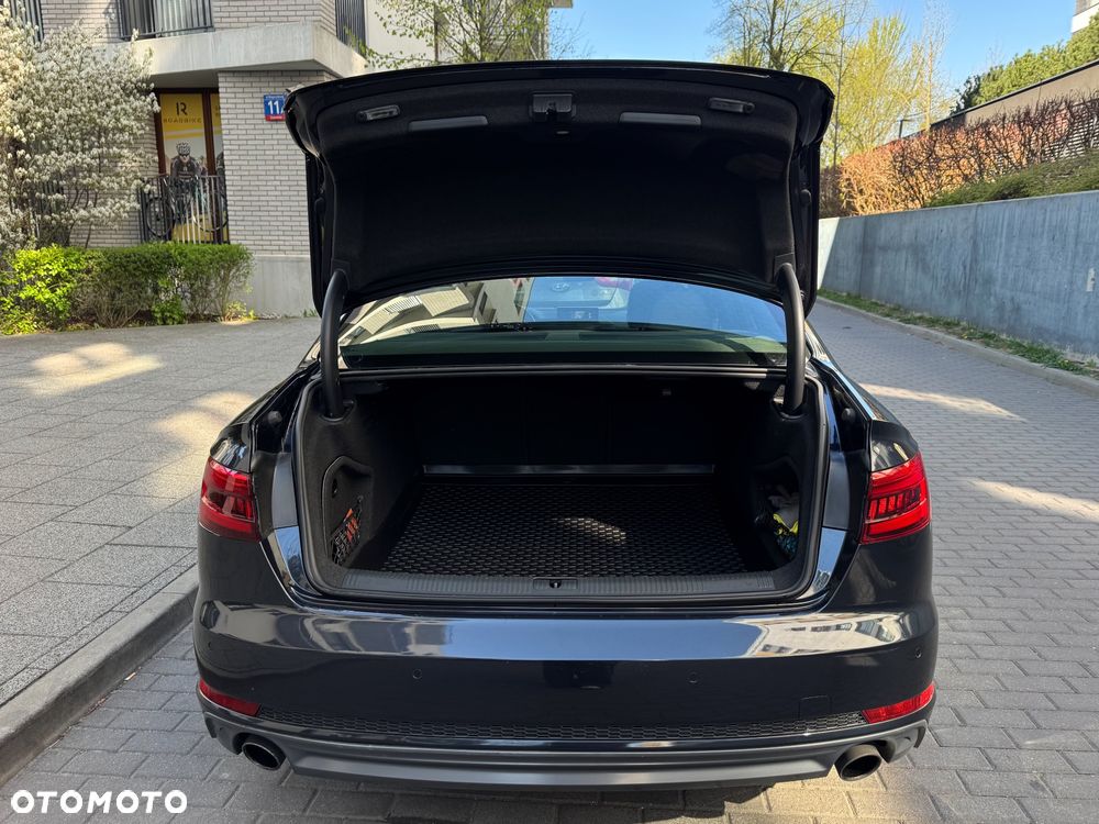 Audi A4 Limousine - 11