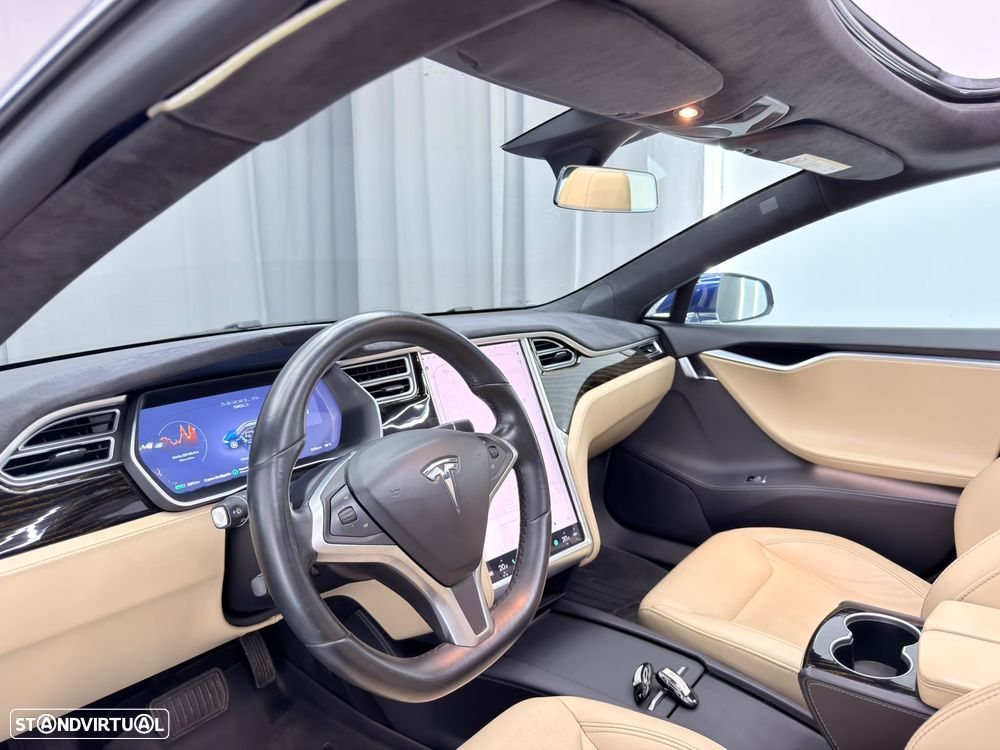 Tesla Model S 90D - 22