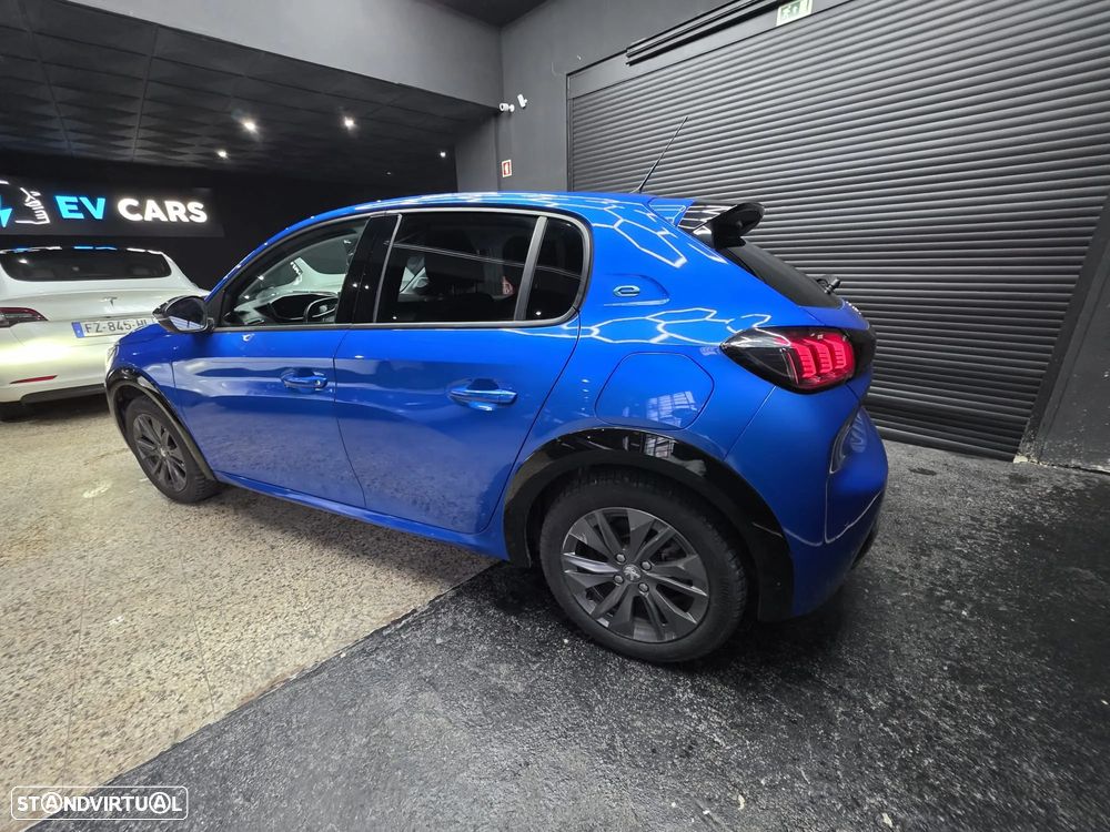 Peugeot e-208 Allure Pack - 17
