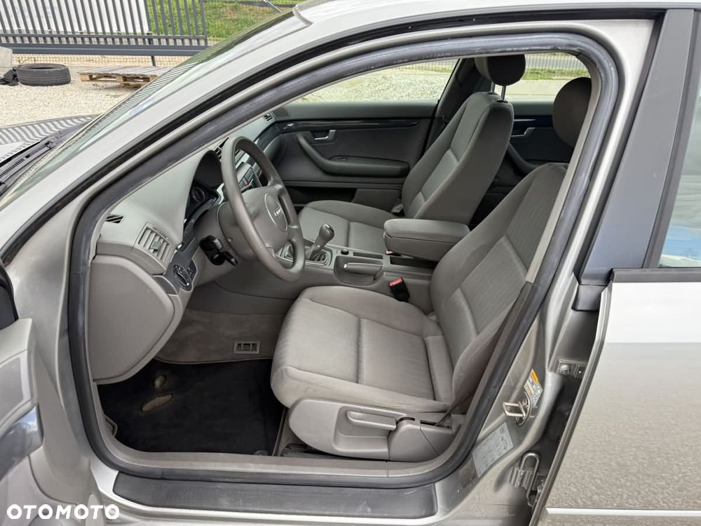 Audi A4 Limousine - 16