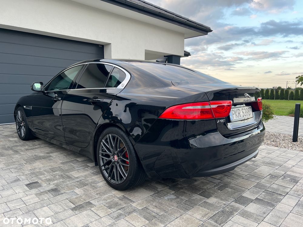 Jaguar XE 2.0 D Prestige - 10