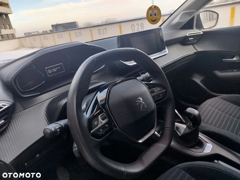 Peugeot 208 - 25