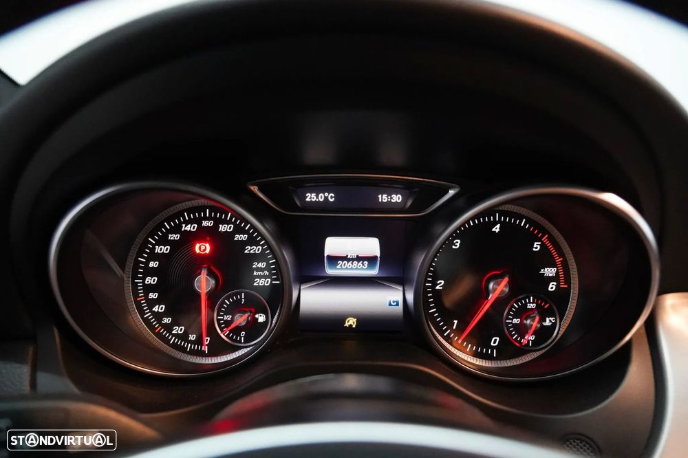 Mercedes-Benz CLA 200 d Shooting Brake AMG Line - 10