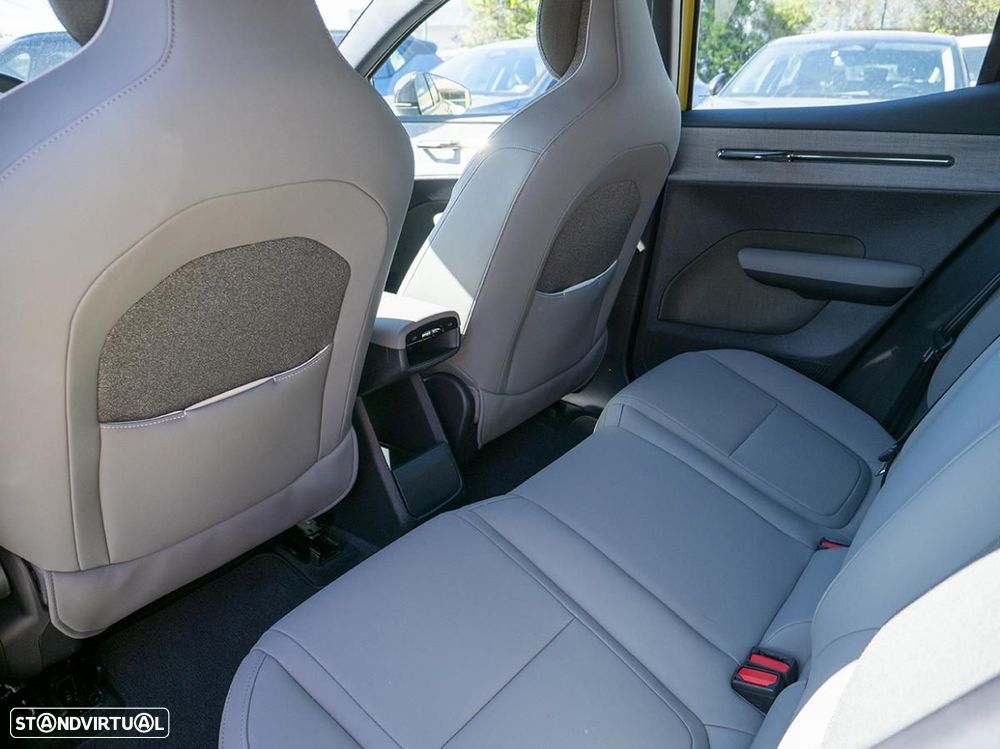 Volvo EX30 Single Motor Extended Range RWD Plus - 27