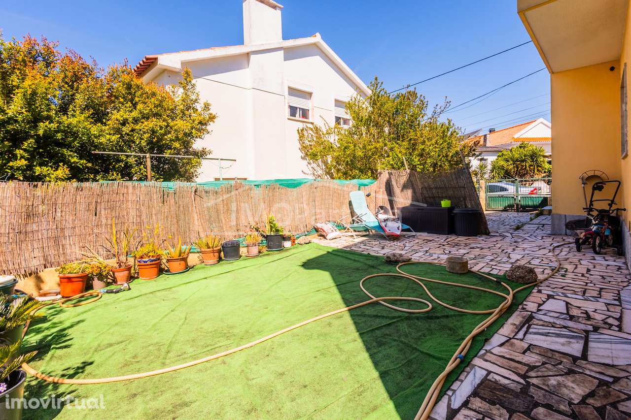 Moradia Dividida em 3 Apartamentos Caparide - São Domingos de Rana - Grande imagem: 2/25