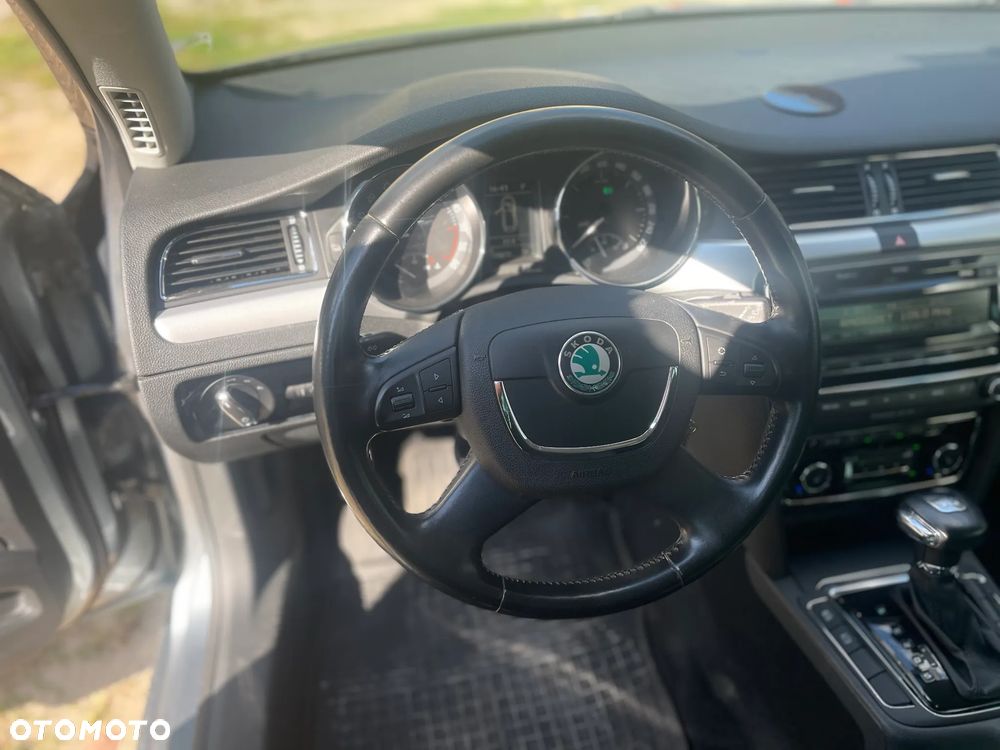 Skoda Superb 2.0 TDI Family DSG - 8