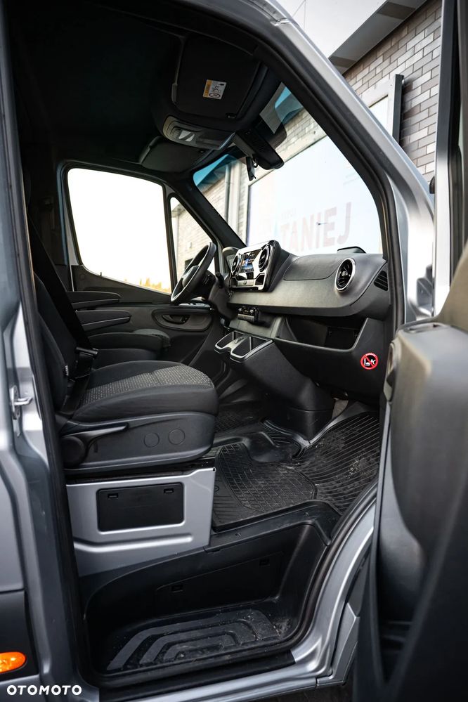 Mercedes-Benz Sprinter - 25