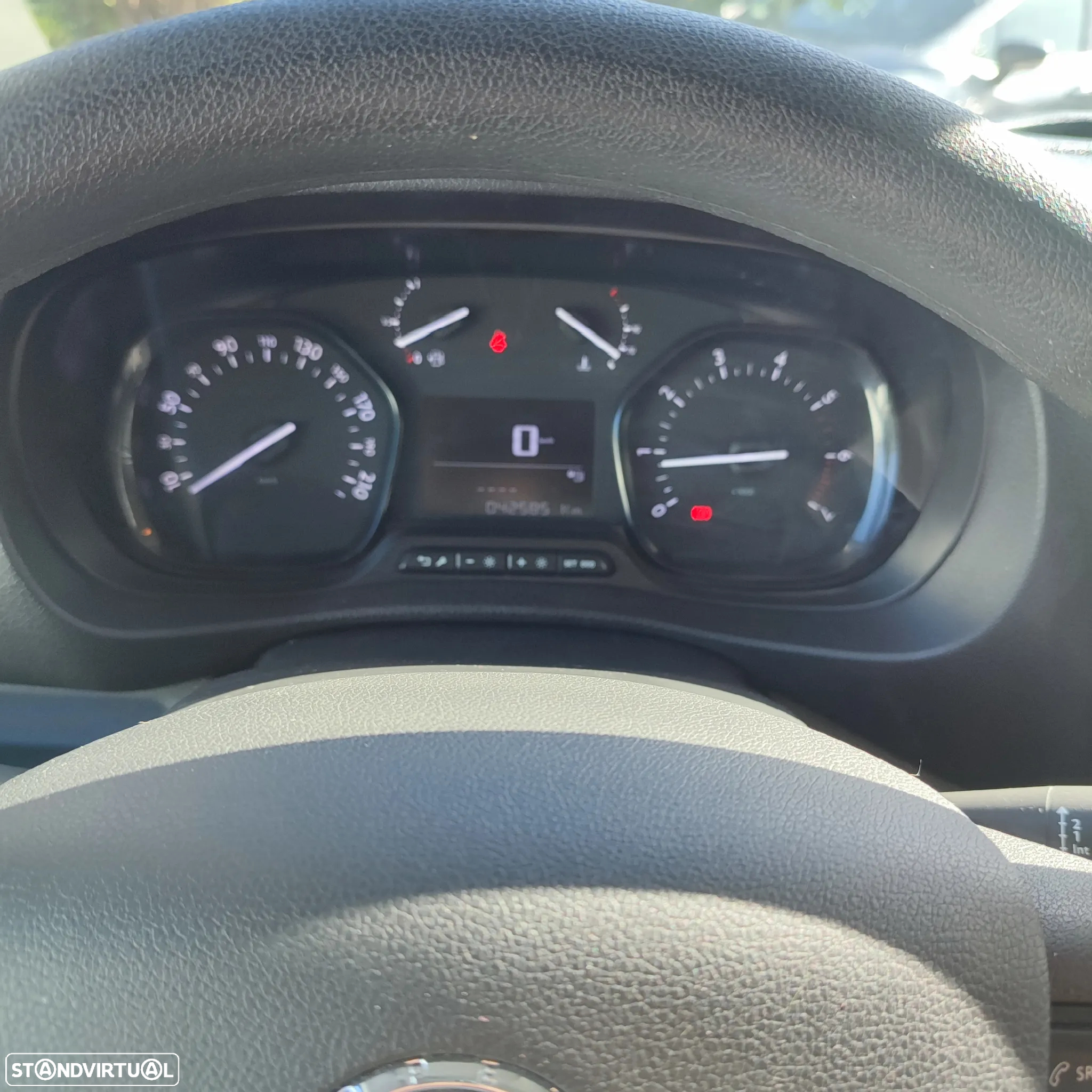 Opel Vivaro - 8