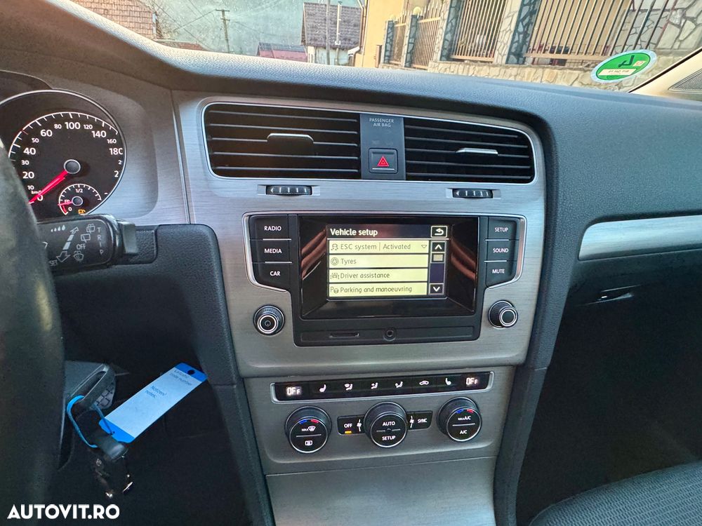 Volkswagen Golf 1.2 TSI BMT Comfortline - 8