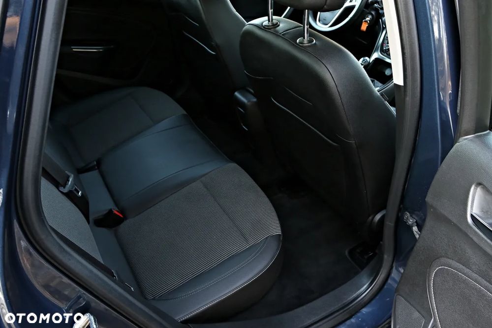 Opel Astra 1.6 Turbo - 32