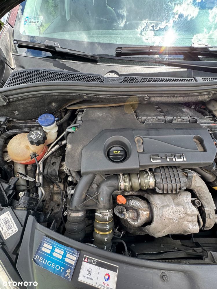 Peugeot 208 1.6 e-HDi Allure STT - 20