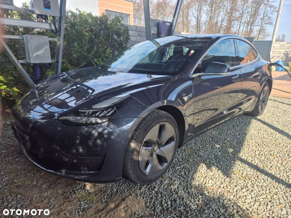 Tesla Model 3 - 4