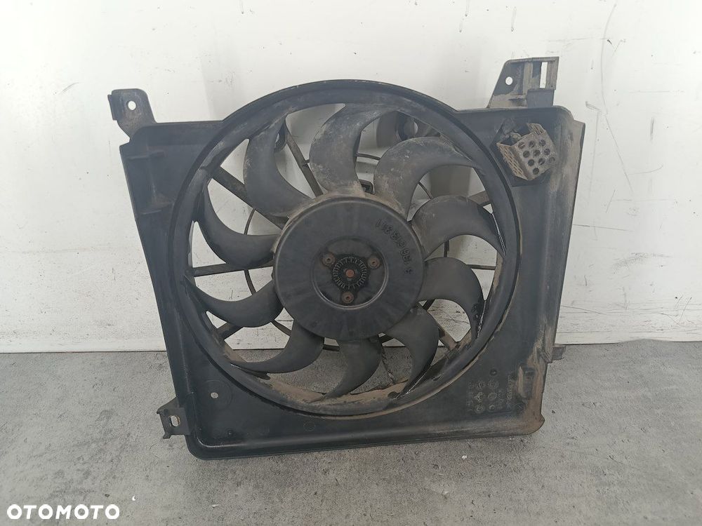 WENTYLATOR CHŁODNICY OPEL ZAFIRA B 13241612  24467444 0130303304  BOSCH - 5
