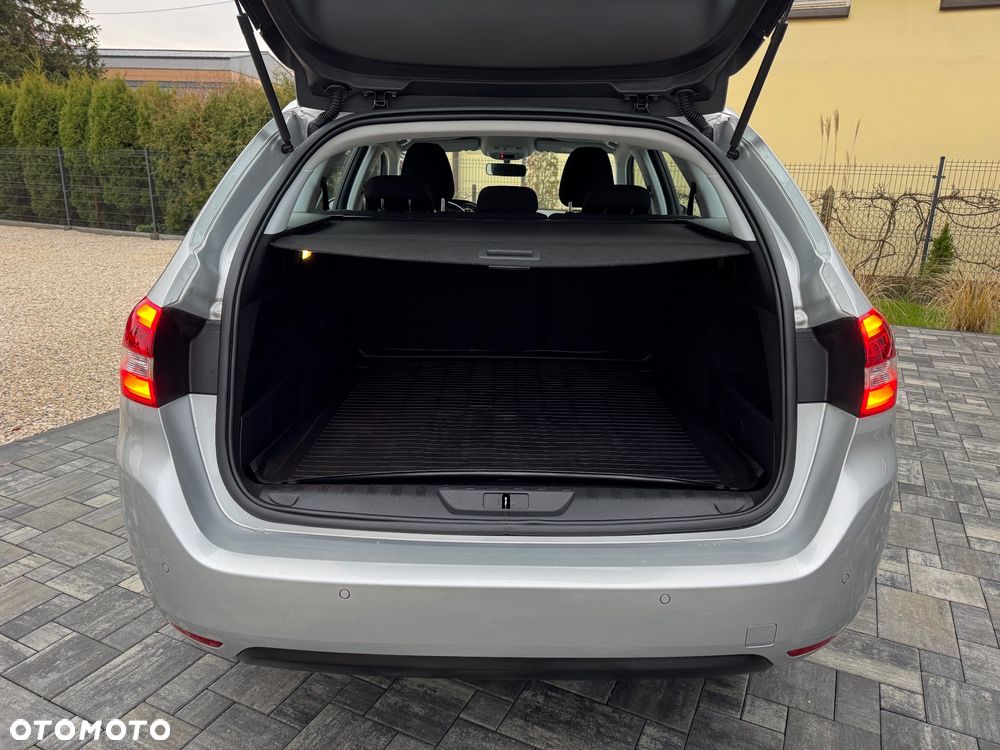 Peugeot 308 SW HDi FAP 110 (Blue Lion) Business Line Niveau 1 - 17