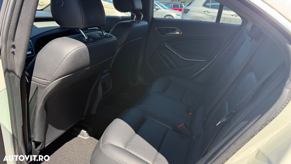 Mercedes-Benz CLA 180 7G-DCT - 16
