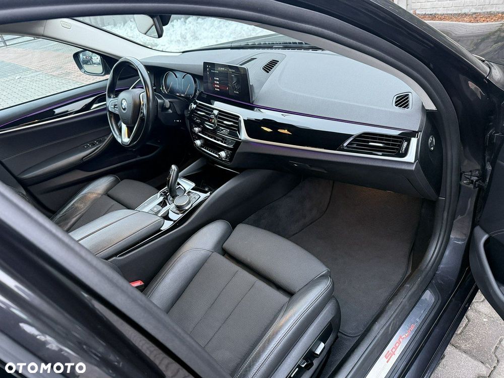 BMW Seria 5 520d Sport - 9