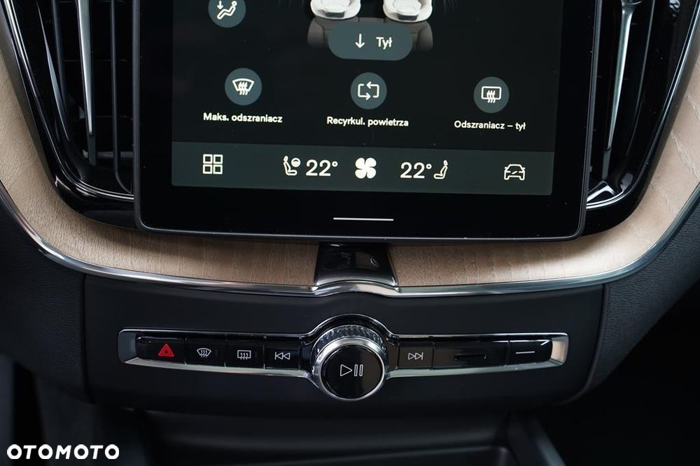 Volvo XC 60 B5 B AWD Ultra Dark - 19