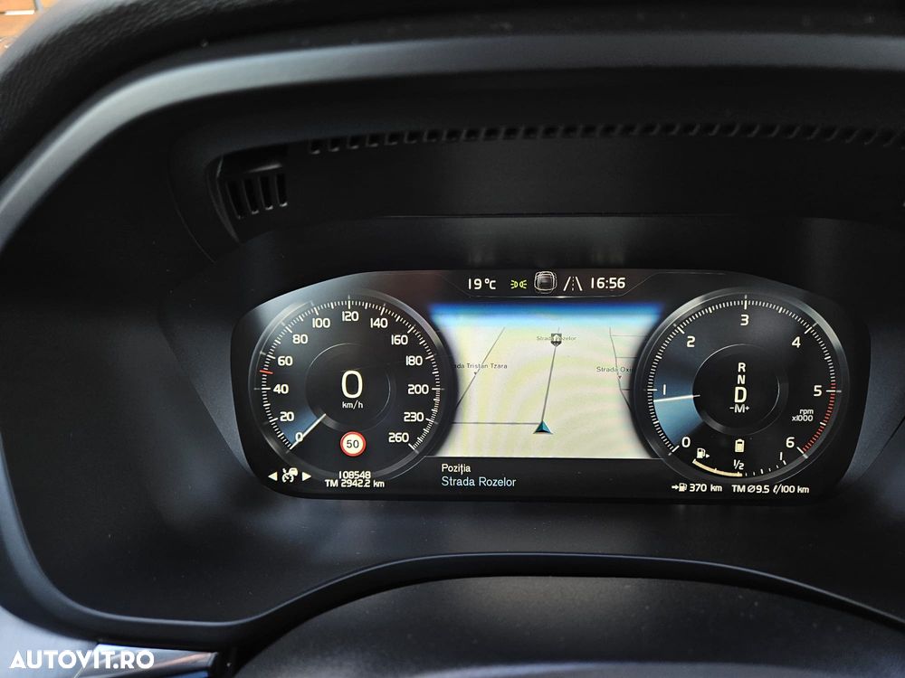 Volvo XC 60 B4 MHEV AWD Momentum Pro - 5