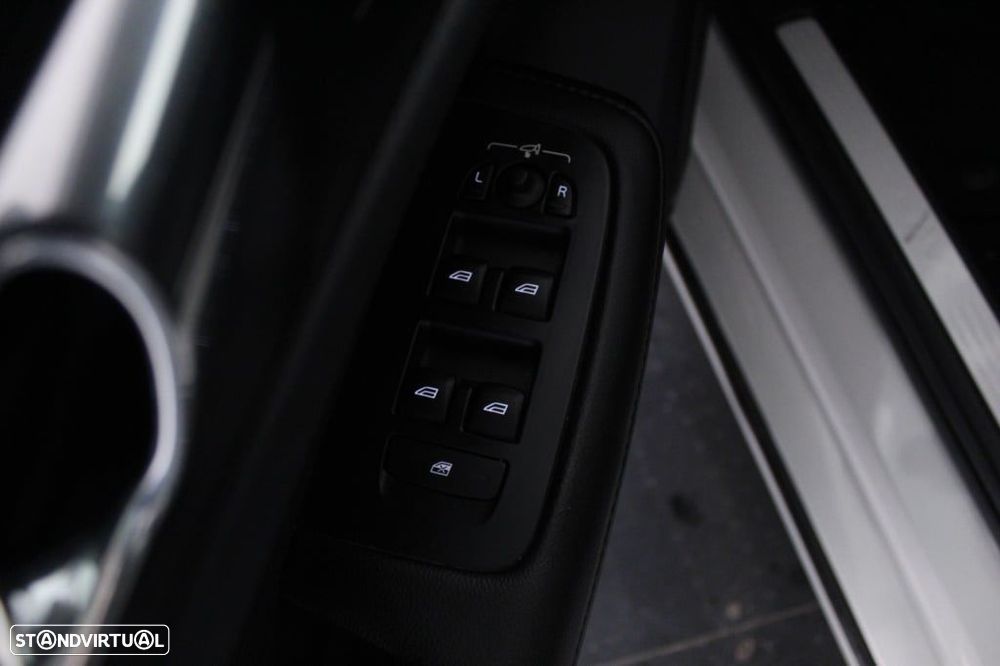 Volvo V60 2.0 D3 Momentum Plus - 21