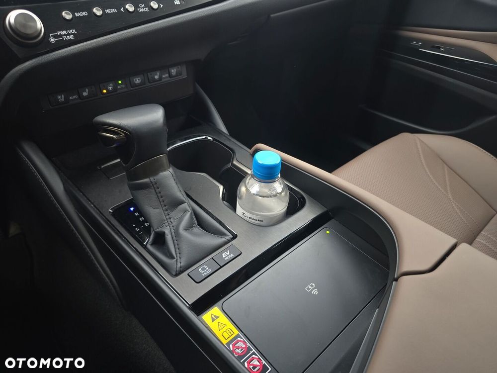 Lexus ES 2025