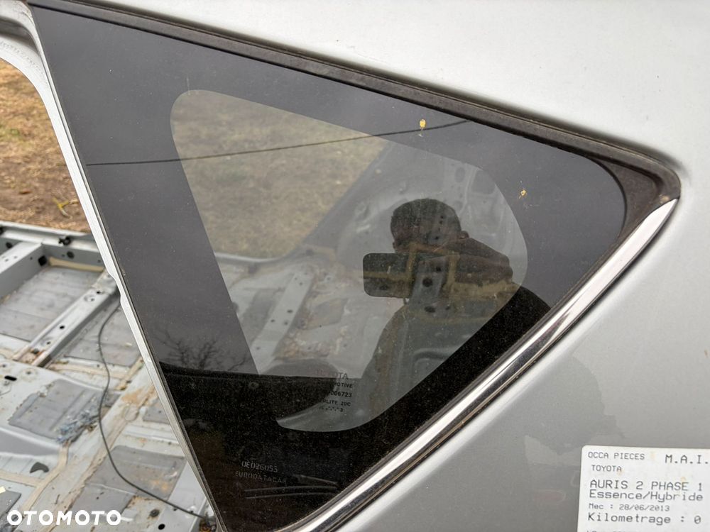 TOYOTA AURIS E18 1.8 HYBRYDA HB SZYBA BOCZNA BLOTNIK LEWA - 1