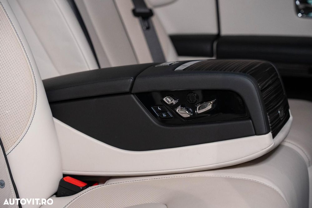 Rolls-Royce Ghost - 30