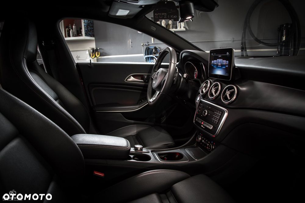 Mercedes-Benz CLA 250 4Matic 7G-DCT AMG Line - 15