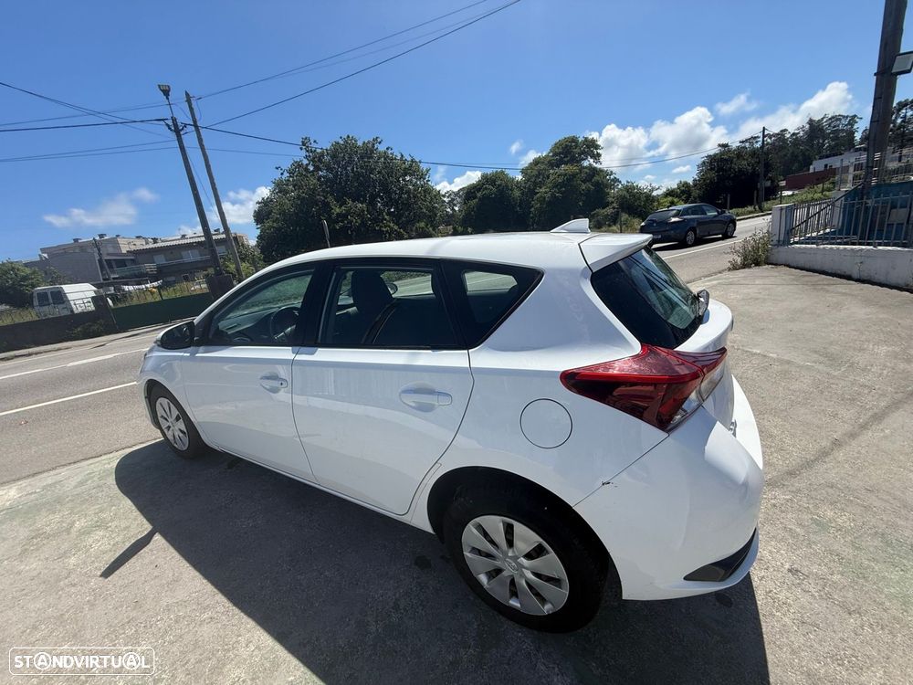 Toyota Auris 1.4 D-4D - 7