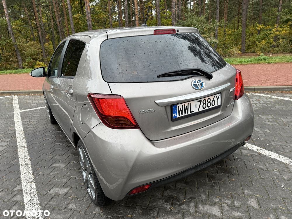 Toyota Yaris Hybrid 100 Selection Passion - 8