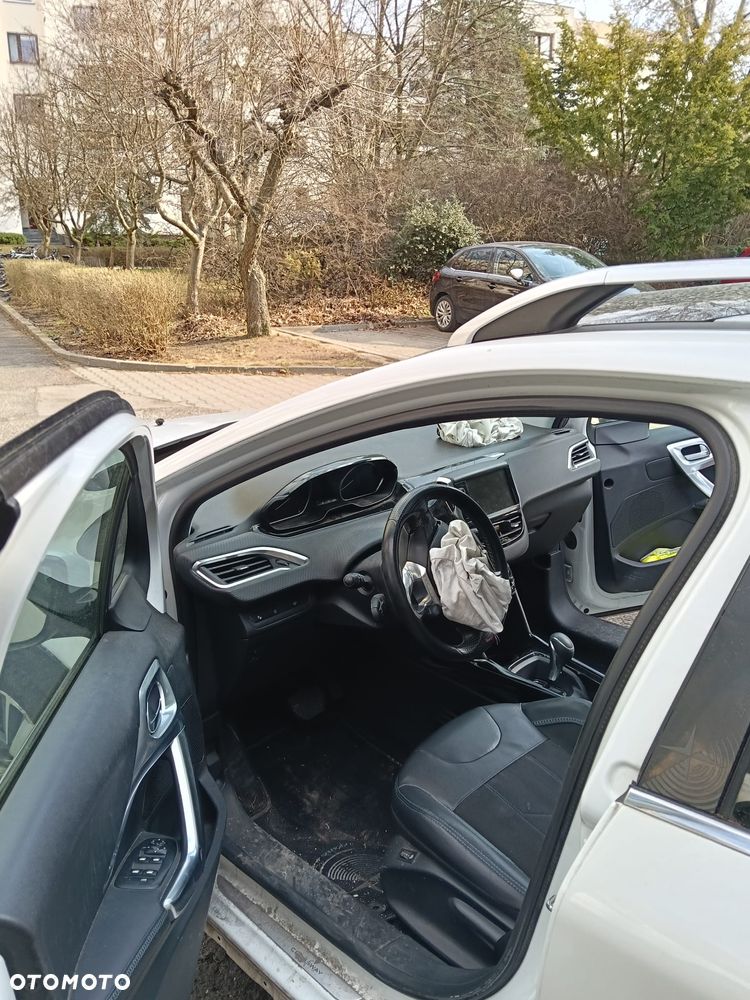 Peugeot 2008 PureTech 110 Stop&Start EAT6 GT-Line Edition - 3